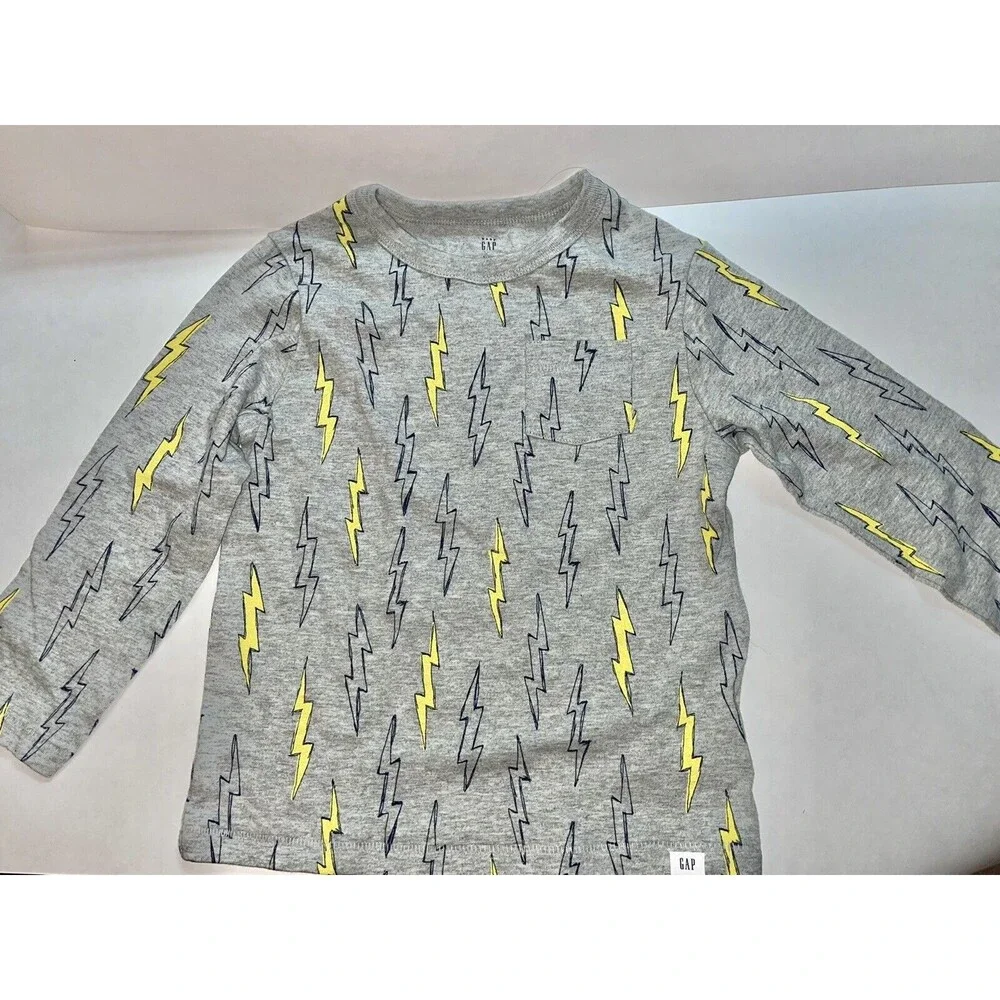 Gap Kids Boys Long Sleeve Graphic T-Shirt Size 3 years  New Without tags.